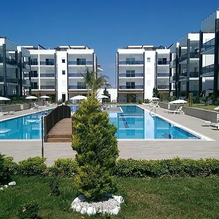 Felicia Apartment Side